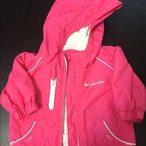 6M Columbia rain jacket with pockets